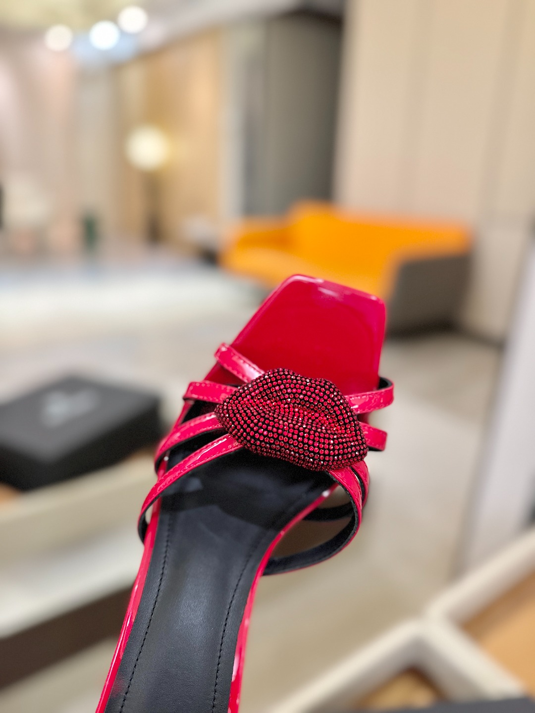 巴尔曼 走秀时装 👄嘴唇时髦高跟拖鞋𝘽𝙖𝙡𝙢𝙖𝙞𝙣巴尔曼 愈发別致出众 赶紧来一双巴尔曼小美鞋率性的𝘽𝙖