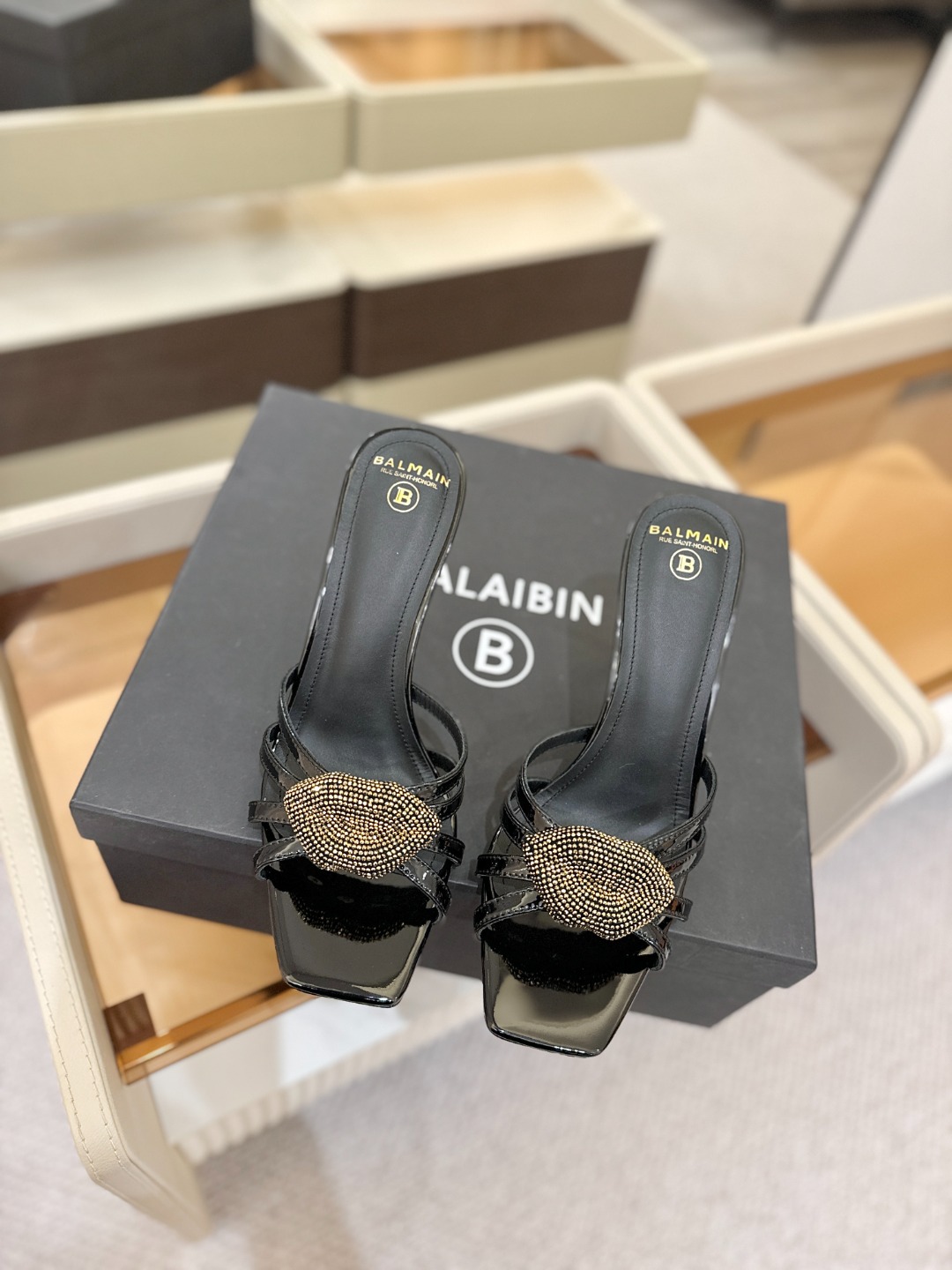 巴尔曼 走秀时装 👄嘴唇时髦高跟拖鞋𝘽𝙖𝙡𝙢𝙖𝙞𝙣巴尔曼 愈发別致出众 赶紧来一双巴尔曼小美鞋率性的𝘽𝙖