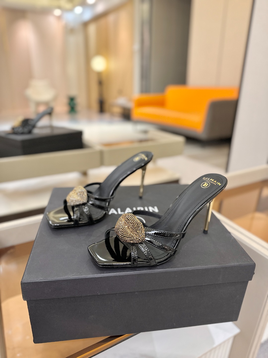 巴尔曼 走秀时装 👄嘴唇时髦高跟拖鞋𝘽𝙖𝙡𝙢𝙖𝙞𝙣巴尔曼 愈发別致出众 赶紧来一双巴尔曼小美鞋率性的𝘽𝙖