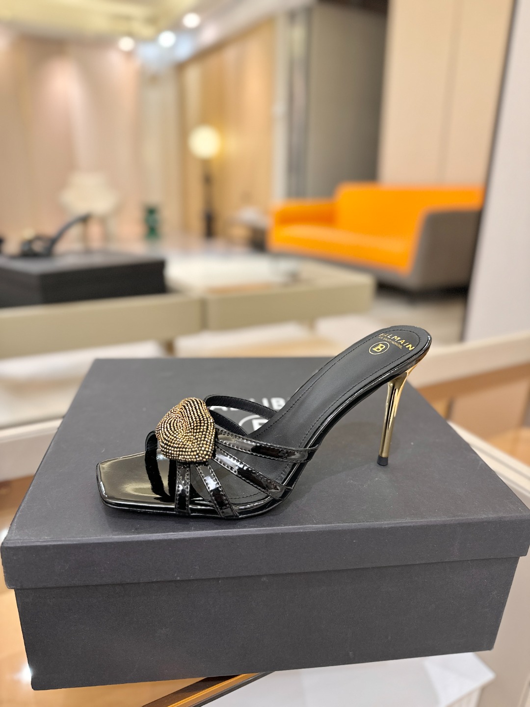 巴尔曼 走秀时装 👄嘴唇时髦高跟拖鞋𝘽𝙖𝙡𝙢𝙖𝙞𝙣巴尔曼 愈发別致出众 赶紧来一双巴尔曼小美鞋率性的𝘽𝙖