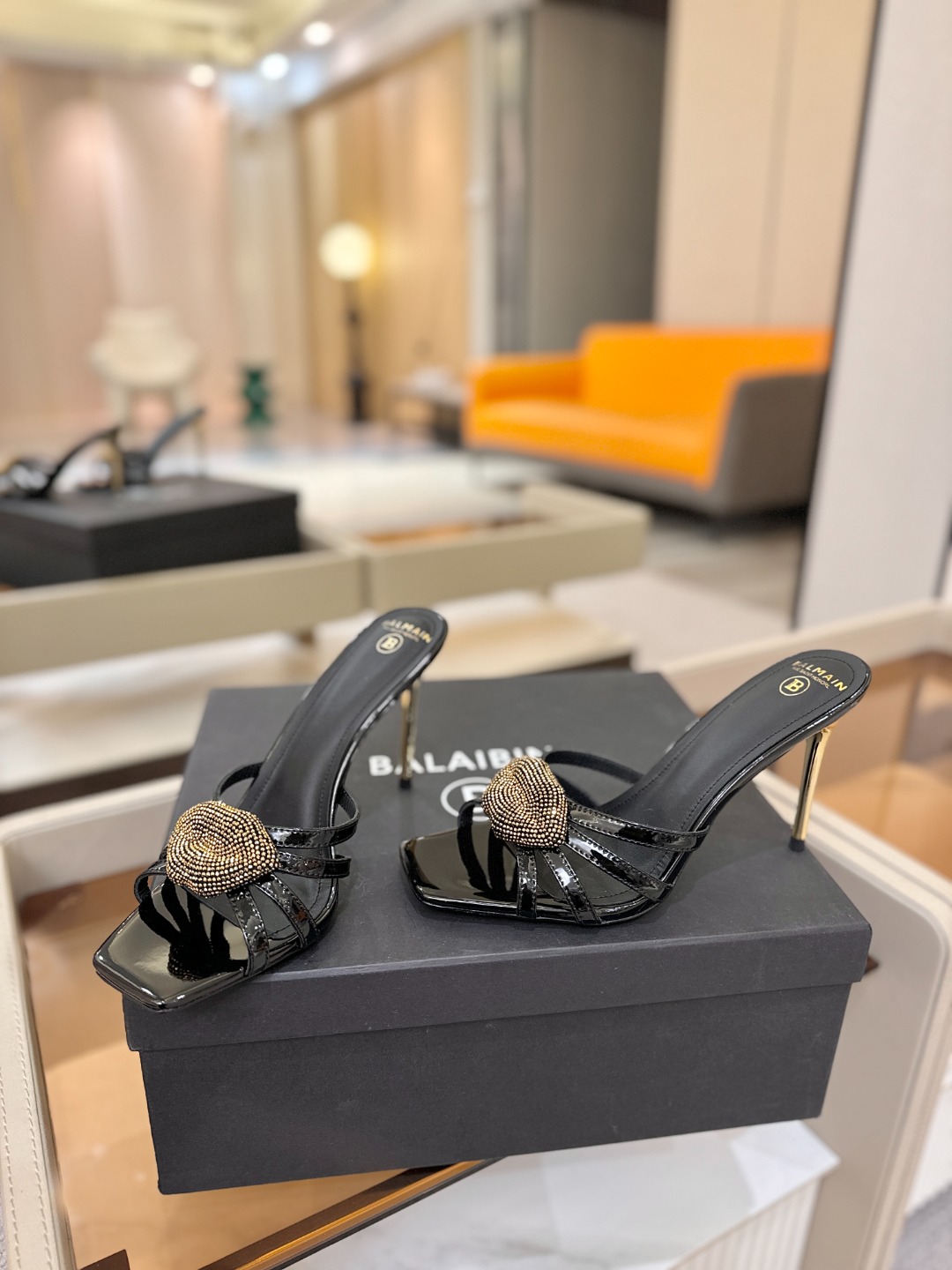 巴尔曼 走秀时装 👄嘴唇时髦高跟拖鞋𝘽𝙖𝙡𝙢𝙖𝙞𝙣巴尔曼 愈发別致出众 赶紧来一双巴尔曼小美鞋率性的𝘽𝙖