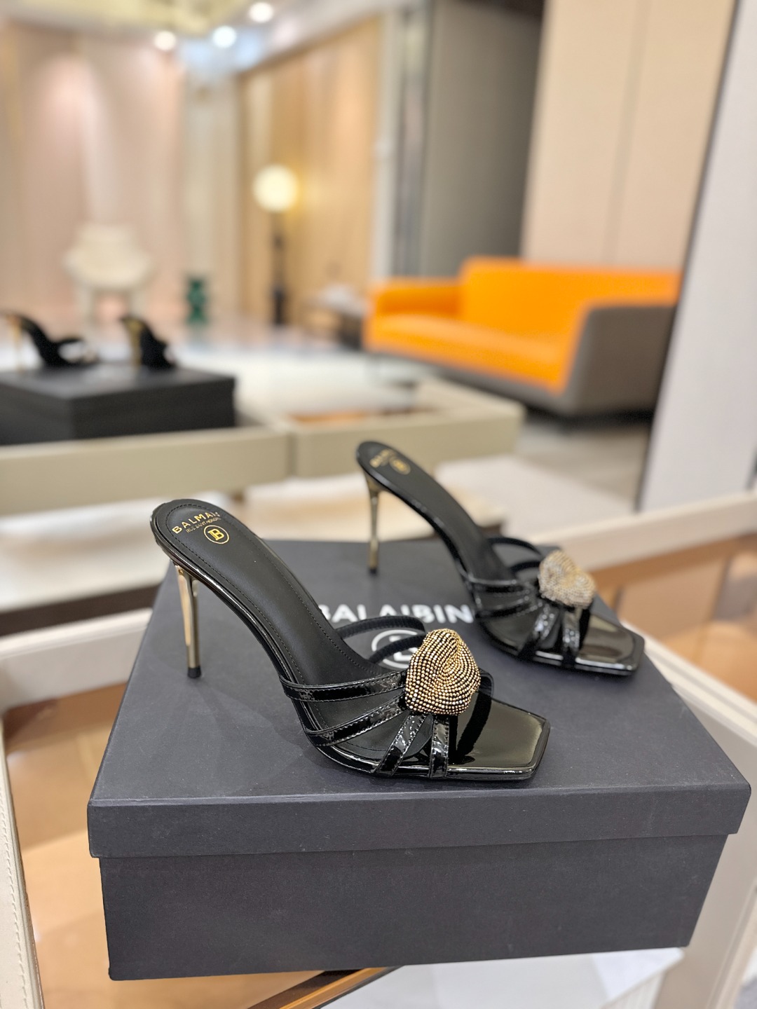 巴尔曼 走秀时装 👄嘴唇时髦高跟拖鞋𝘽𝙖𝙡𝙢𝙖𝙞𝙣巴尔曼 愈发別致出众 赶紧来一双巴尔曼小美鞋率性的𝘽𝙖