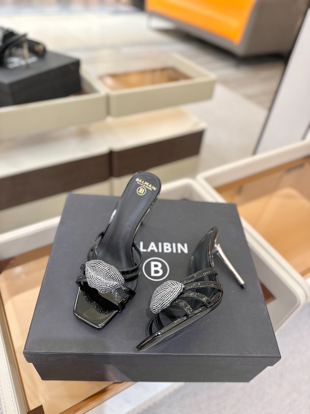 巴尔曼 走秀时装 👄嘴唇时髦高跟拖鞋𝘽𝙖𝙡𝙢𝙖𝙞𝙣巴尔曼 愈发別致出众 赶紧来一双巴尔曼小美鞋率性的𝘽𝙖