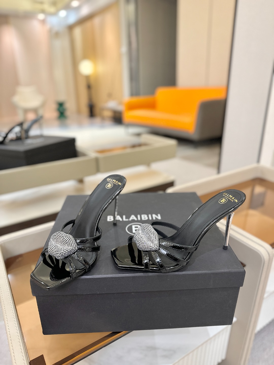 巴尔曼 走秀时装 👄嘴唇时髦高跟拖鞋𝘽𝙖𝙡𝙢𝙖𝙞𝙣巴尔曼 愈发別致出众 赶紧来一双巴尔曼小美鞋率性的𝘽𝙖