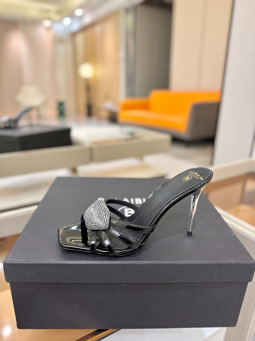 巴尔曼 走秀时装 👄嘴唇时髦高跟拖鞋𝘽𝙖𝙡𝙢𝙖𝙞𝙣巴尔曼 愈发別致出众 赶紧来一双巴尔曼小美鞋率性的𝘽𝙖