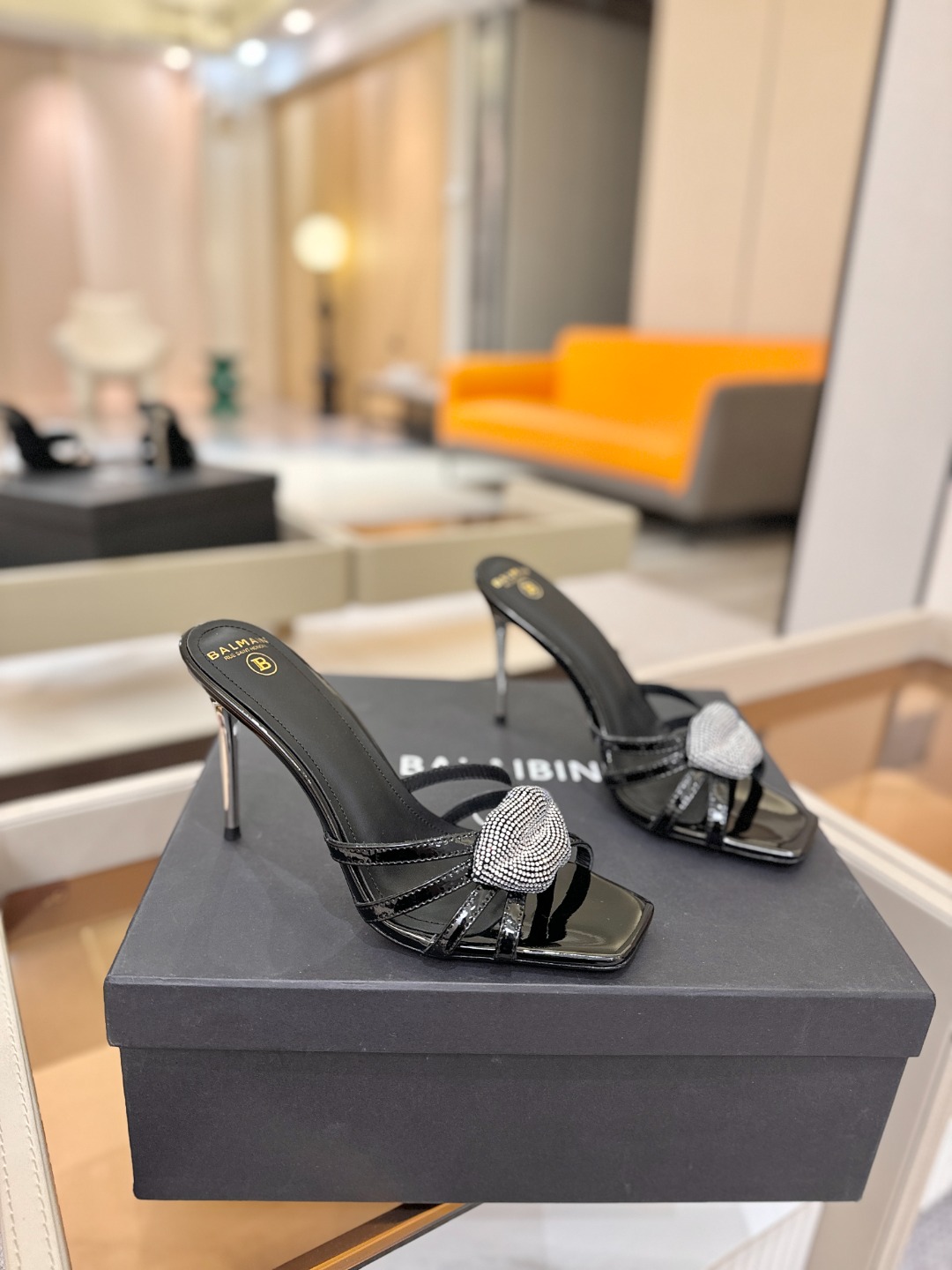 巴尔曼 走秀时装 👄嘴唇时髦高跟拖鞋𝘽𝙖𝙡𝙢𝙖𝙞𝙣巴尔曼 愈发別致出众 赶紧来一双巴尔曼小美鞋率性的𝘽𝙖