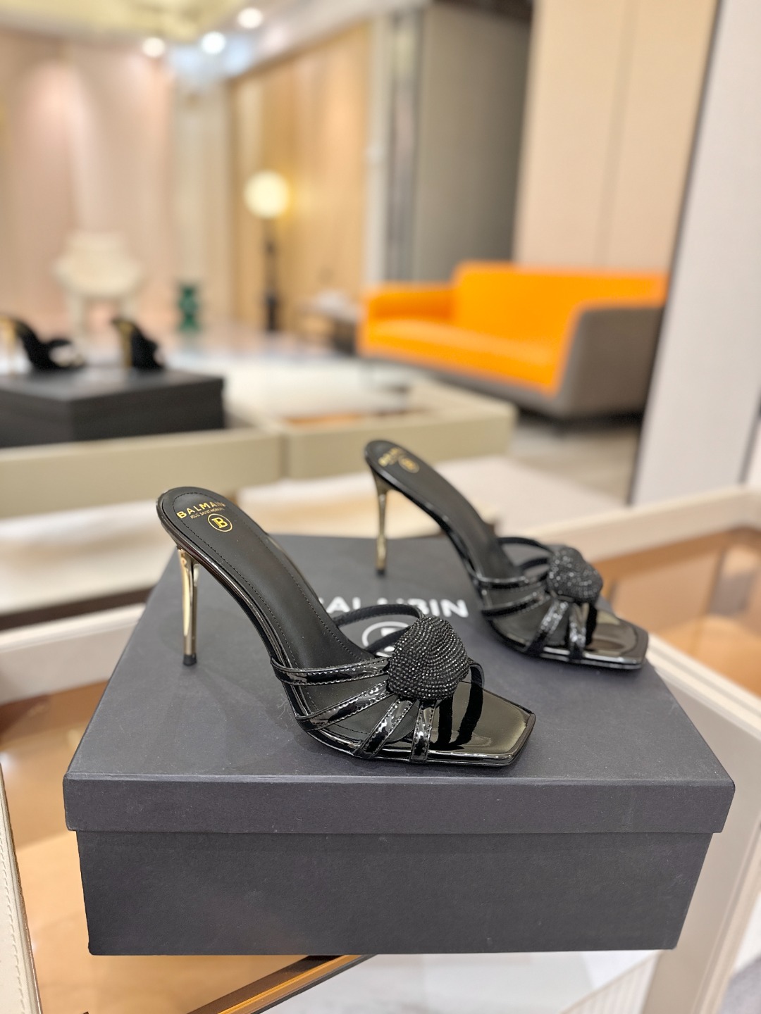 巴尔曼 走秀时装 👄嘴唇时髦高跟拖鞋𝘽𝙖𝙡𝙢𝙖𝙞𝙣巴尔曼 愈发別致出众 赶紧来一双巴尔曼小美鞋率性的𝘽𝙖