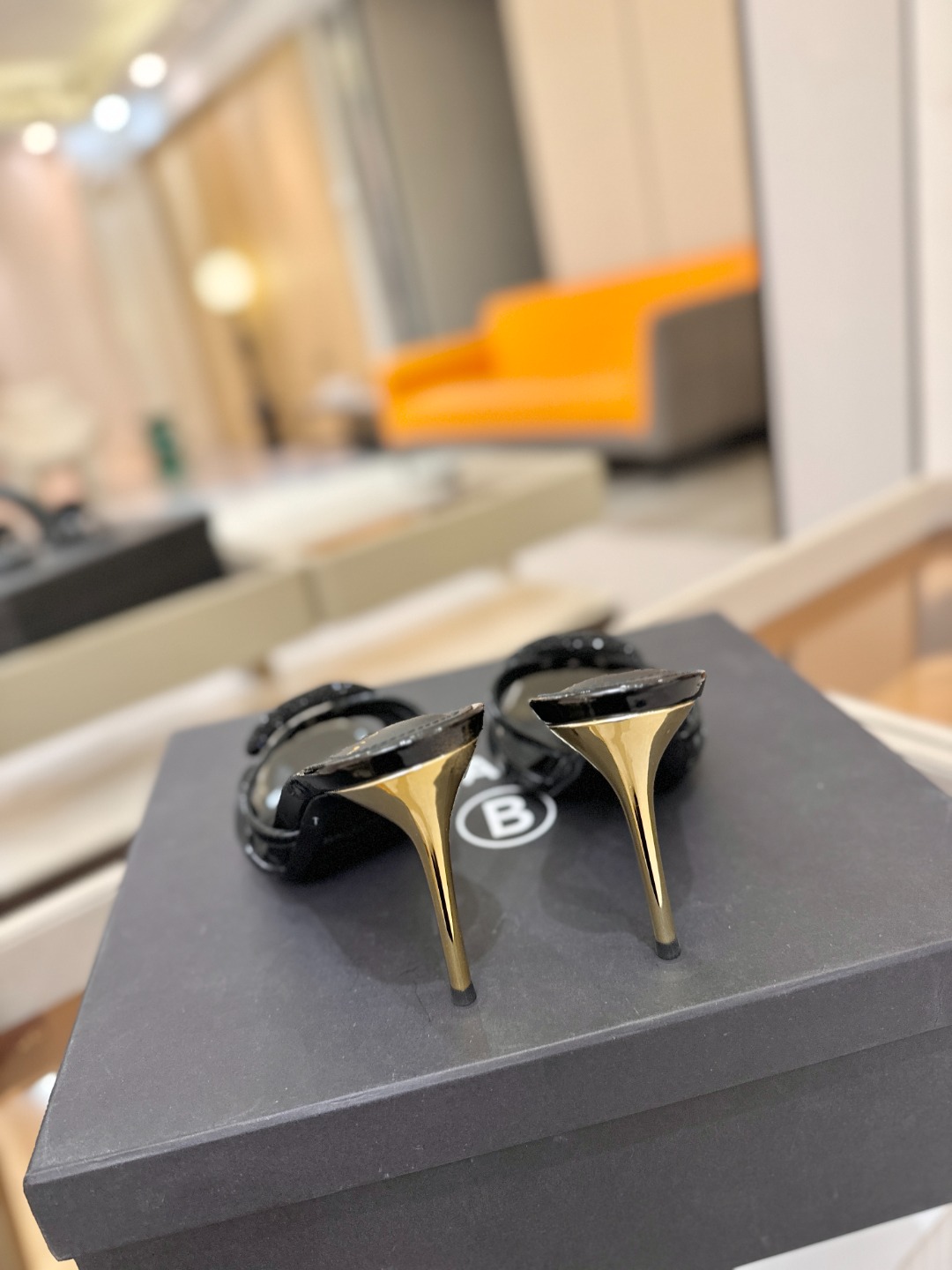 巴尔曼 走秀时装 👄嘴唇时髦高跟拖鞋𝘽𝙖𝙡𝙢𝙖𝙞𝙣巴尔曼 愈发別致出众 赶紧来一双巴尔曼小美鞋率性的𝘽𝙖