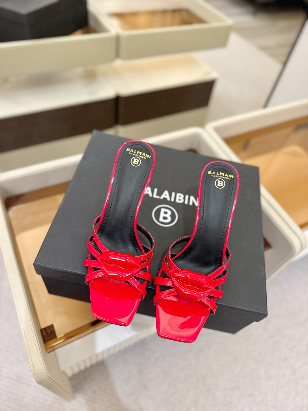 巴尔曼 走秀时装 👄嘴唇时髦高跟拖鞋𝘽𝙖𝙡𝙢𝙖𝙞𝙣巴尔曼 愈发別致出众 赶紧来一双巴尔曼小美鞋率性的𝘽𝙖