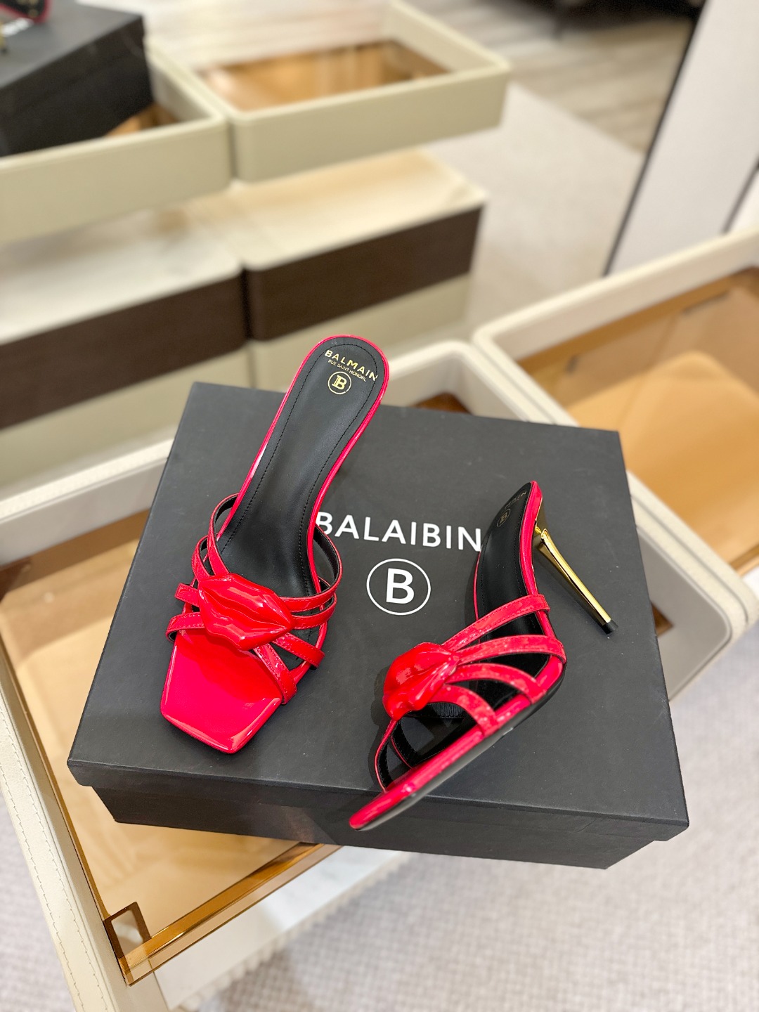 巴尔曼 走秀时装 👄嘴唇时髦高跟拖鞋𝘽𝙖𝙡𝙢𝙖𝙞𝙣巴尔曼 愈发別致出众 赶紧来一双巴尔曼小美鞋率性的𝘽𝙖