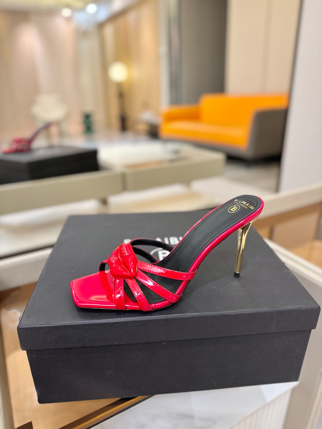 巴尔曼 走秀时装 👄嘴唇时髦高跟拖鞋𝘽𝙖𝙡𝙢𝙖𝙞𝙣巴尔曼 愈发別致出众 赶紧来一双巴尔曼小美鞋率性的𝘽𝙖