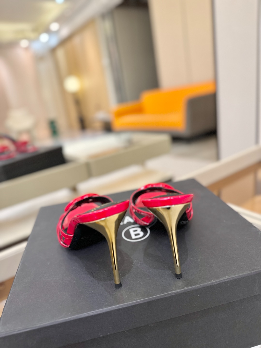 巴尔曼 走秀时装 👄嘴唇时髦高跟拖鞋𝘽𝙖𝙡𝙢𝙖𝙞𝙣巴尔曼 愈发別致出众 赶紧来一双巴尔曼小美鞋率性的𝘽𝙖