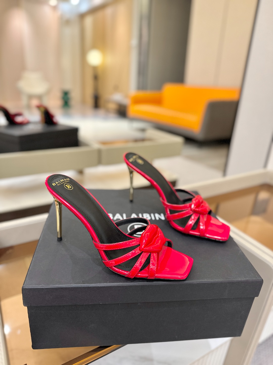 巴尔曼 走秀时装 👄嘴唇时髦高跟拖鞋𝘽𝙖𝙡𝙢𝙖𝙞𝙣巴尔曼 愈发別致出众 赶紧来一双巴尔曼小美鞋率性的𝘽𝙖