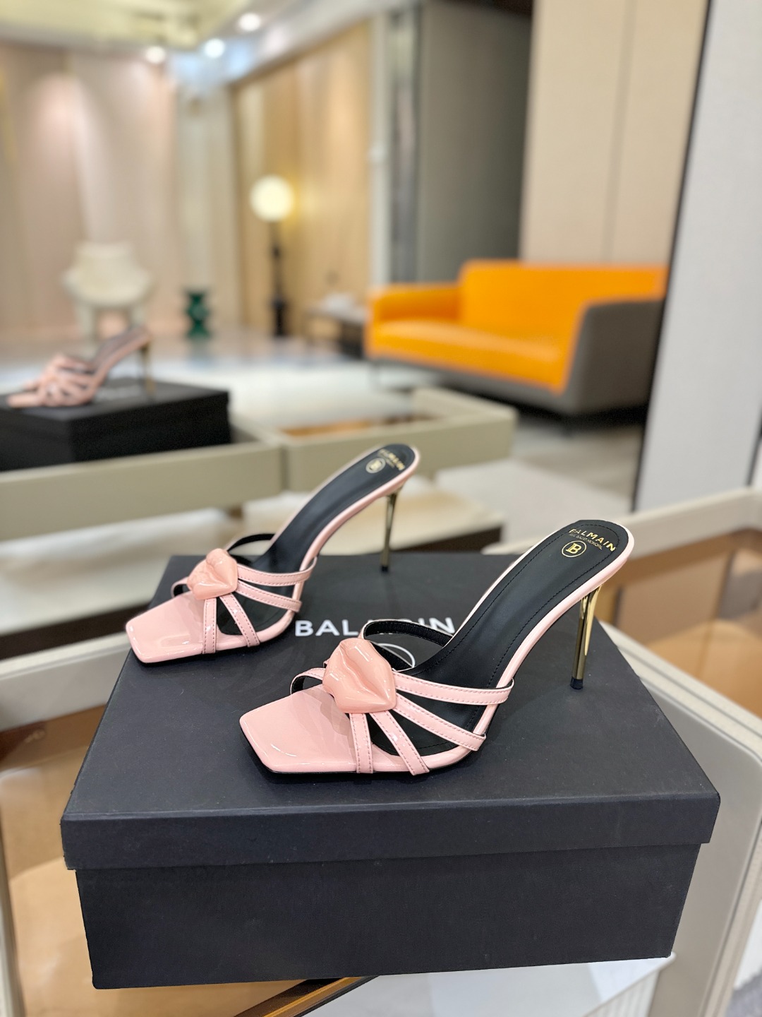 巴尔曼 走秀时装 👄嘴唇时髦高跟拖鞋𝘽𝙖𝙡𝙢𝙖𝙞𝙣巴尔曼 愈发別致出众 赶紧来一双巴尔曼小美鞋率性的𝘽𝙖