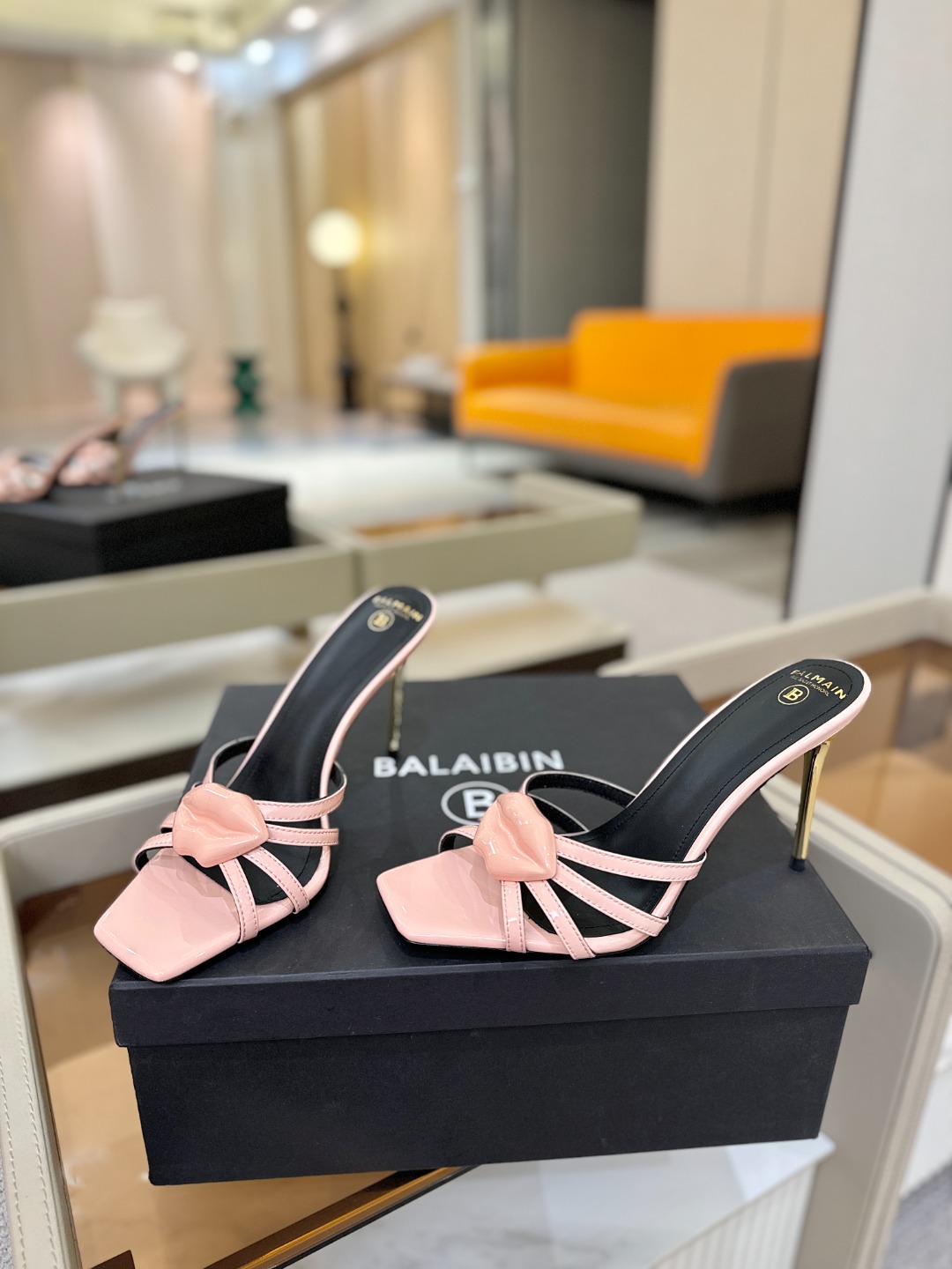 巴尔曼 走秀时装 👄嘴唇时髦高跟拖鞋𝘽𝙖𝙡𝙢𝙖𝙞𝙣巴尔曼 愈发別致出众 赶紧来一双巴尔曼小美鞋率性的𝘽𝙖