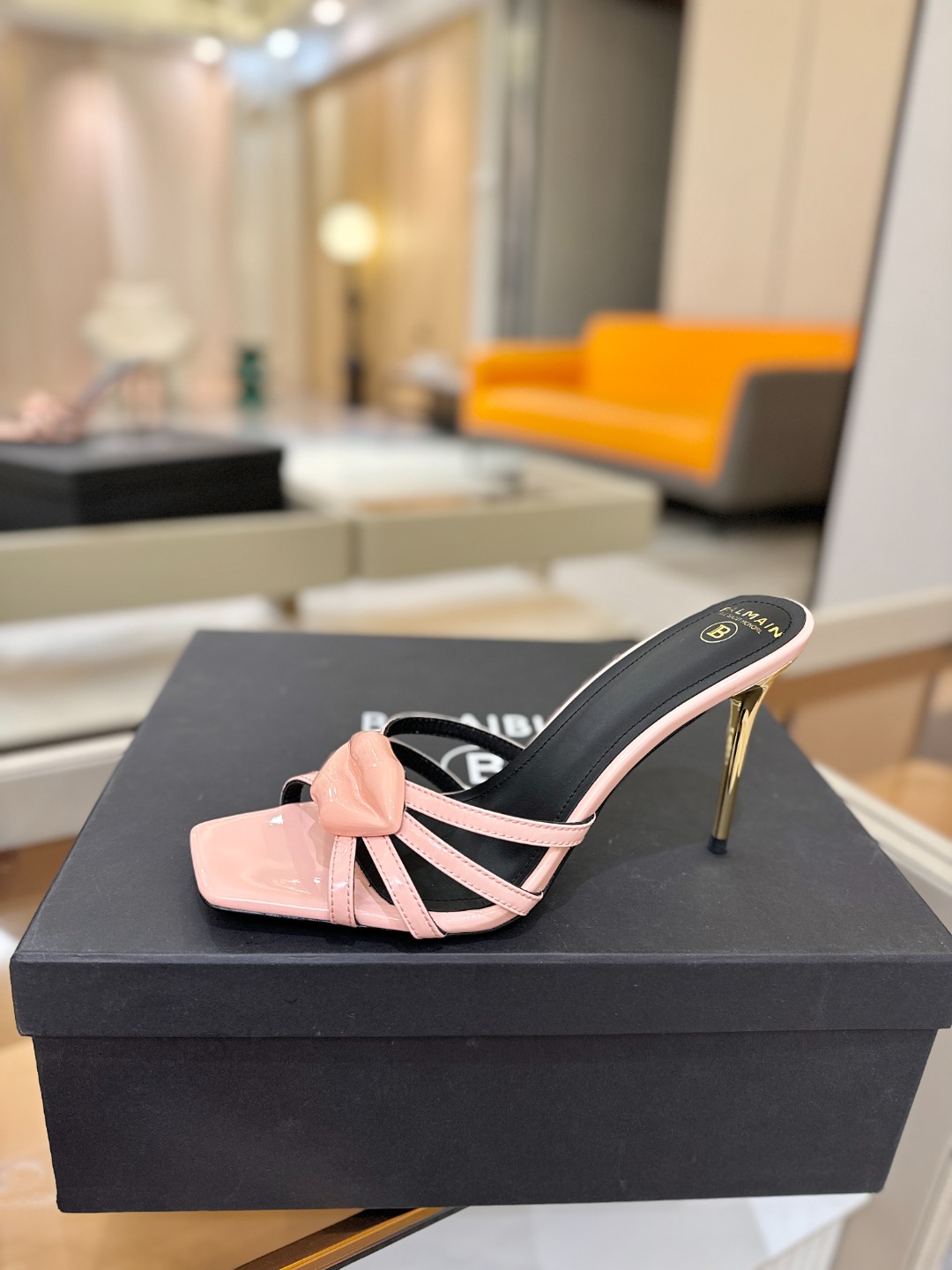 巴尔曼 走秀时装 👄嘴唇时髦高跟拖鞋𝘽𝙖𝙡𝙢𝙖𝙞𝙣巴尔曼 愈发別致出众 赶紧来一双巴尔曼小美鞋率性的𝘽𝙖