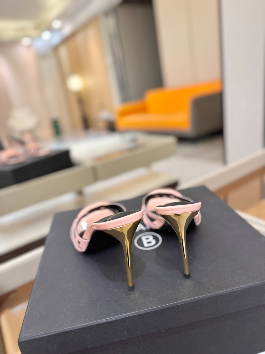 巴尔曼 走秀时装 👄嘴唇时髦高跟拖鞋𝘽𝙖𝙡𝙢𝙖𝙞𝙣巴尔曼 愈发別致出众 赶紧来一双巴尔曼小美鞋率性的𝘽𝙖