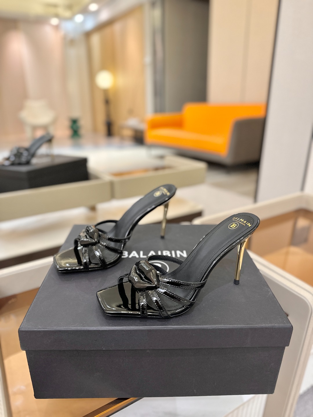 巴尔曼 走秀时装 👄嘴唇时髦高跟拖鞋𝘽𝙖𝙡𝙢𝙖𝙞𝙣巴尔曼 愈发別致出众 赶紧来一双巴尔曼小美鞋率性的𝘽𝙖