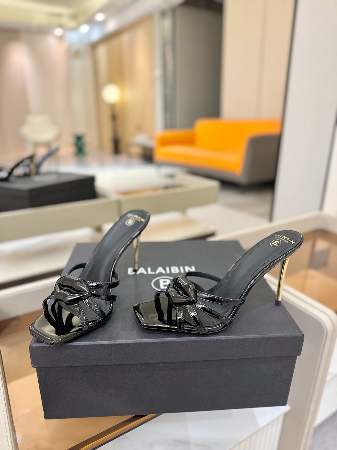 巴尔曼 走秀时装 👄嘴唇时髦高跟拖鞋𝘽𝙖𝙡𝙢𝙖𝙞𝙣巴尔曼 愈发別致出众 赶紧来一双巴尔曼小美鞋率性的𝘽𝙖