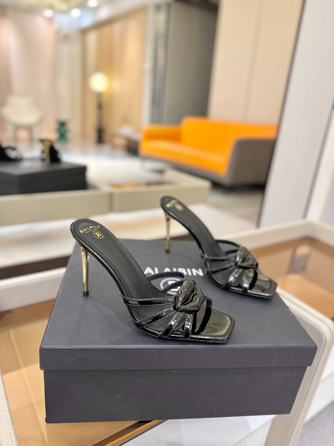 巴尔曼 走秀时装 👄嘴唇时髦高跟拖鞋𝘽𝙖𝙡𝙢𝙖𝙞𝙣巴尔曼 愈发別致出众 赶紧来一双巴尔曼小美鞋率性的𝘽𝙖