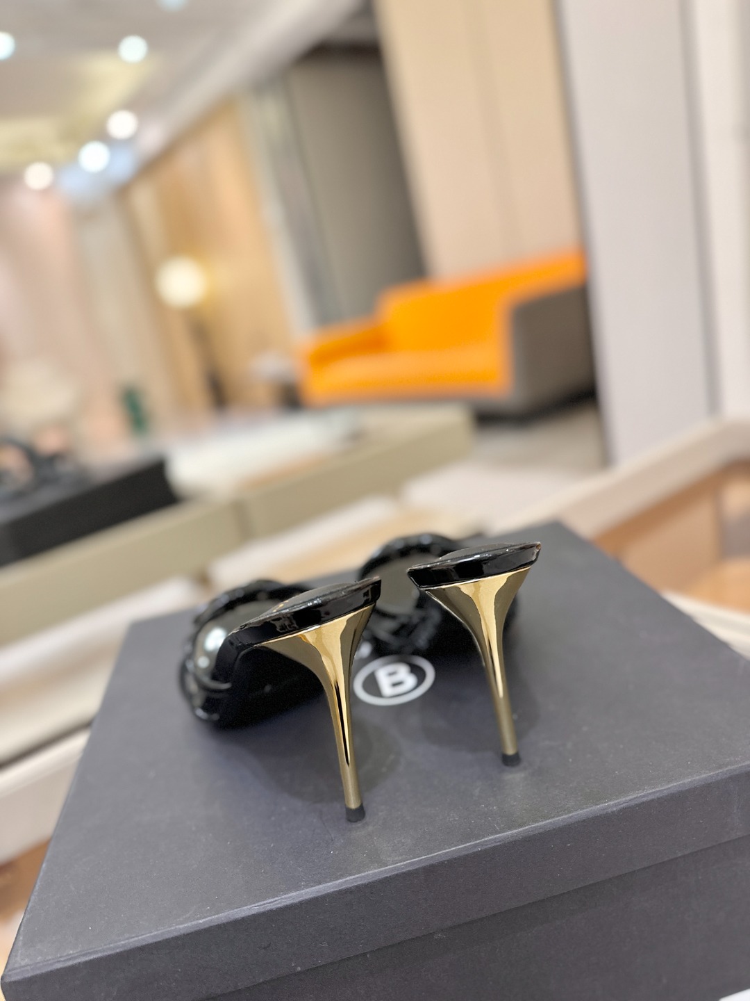 巴尔曼 走秀时装 👄嘴唇时髦高跟拖鞋𝘽𝙖𝙡𝙢𝙖𝙞𝙣巴尔曼 愈发別致出众 赶紧来一双巴尔曼小美鞋率性的𝘽𝙖