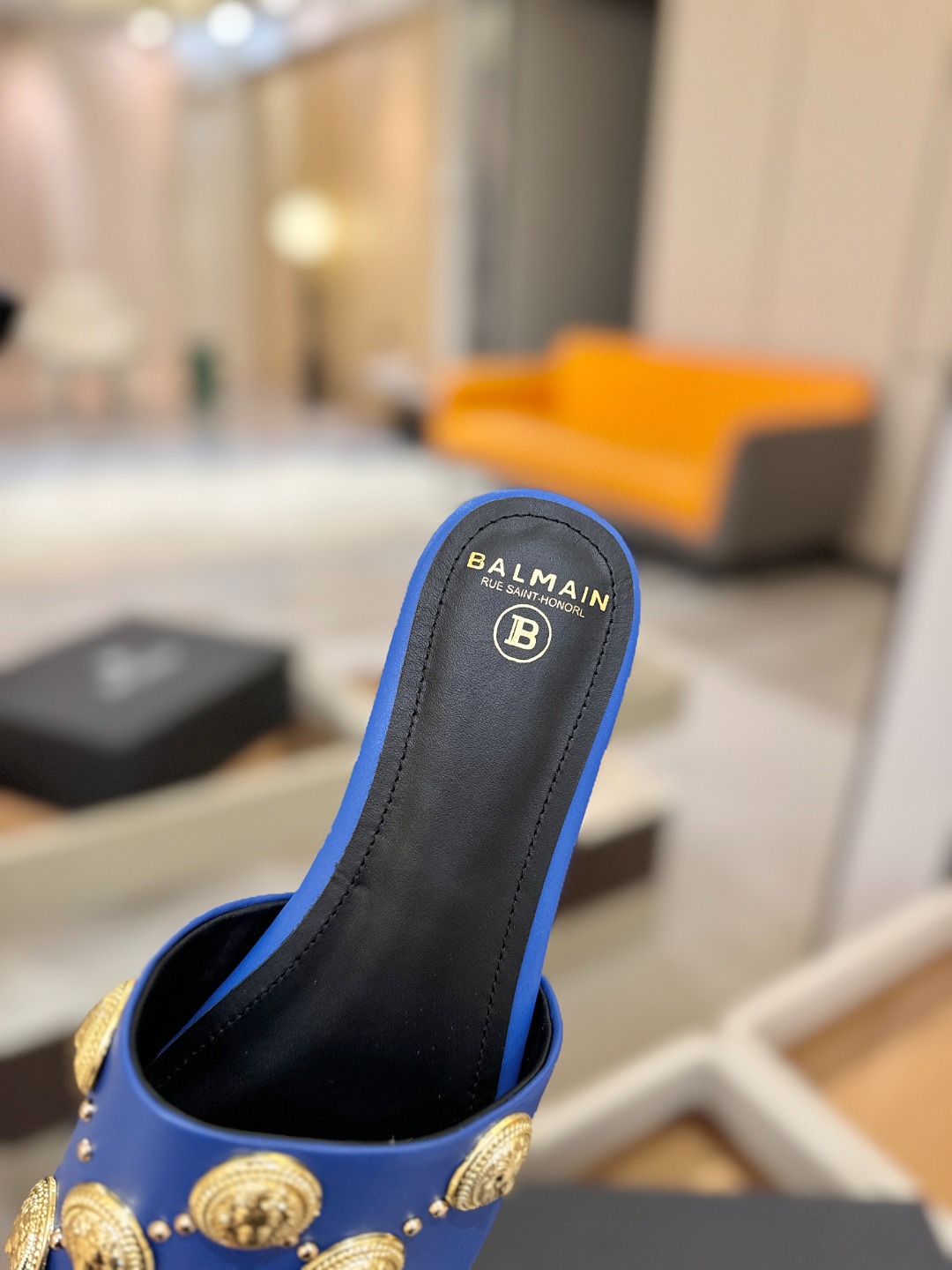 巴尔曼 走秀时装 👄时髦平底拖鞋𝘽𝙖𝙡𝙢𝙖𝙞𝙣巴尔曼 愈发別致出众 赶紧来一双巴尔曼小美鞋率性的𝘽𝙖𝙡𝙢