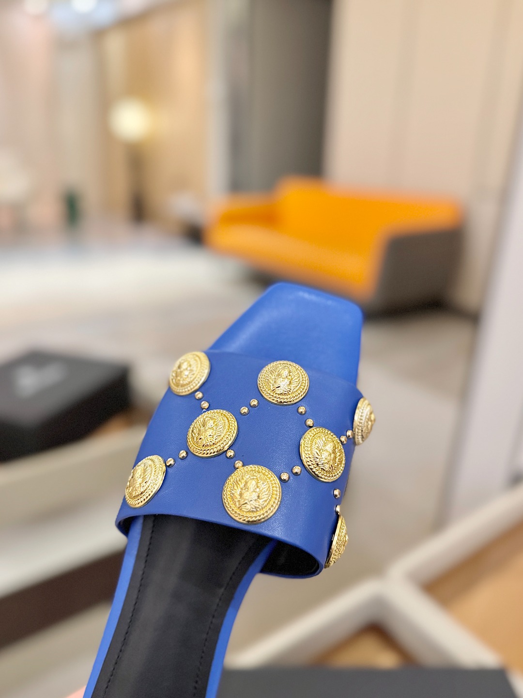 巴尔曼 走秀时装 👄时髦平底拖鞋𝘽𝙖𝙡𝙢𝙖𝙞𝙣巴尔曼 愈发別致出众 赶紧来一双巴尔曼小美鞋率性的𝘽𝙖𝙡𝙢