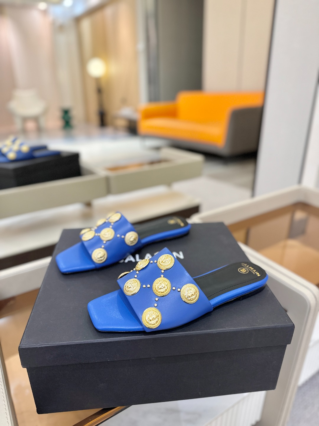 巴尔曼 走秀时装 👄时髦平底拖鞋𝘽𝙖𝙡𝙢𝙖𝙞𝙣巴尔曼 愈发別致出众 赶紧来一双巴尔曼小美鞋率性的𝘽𝙖𝙡𝙢