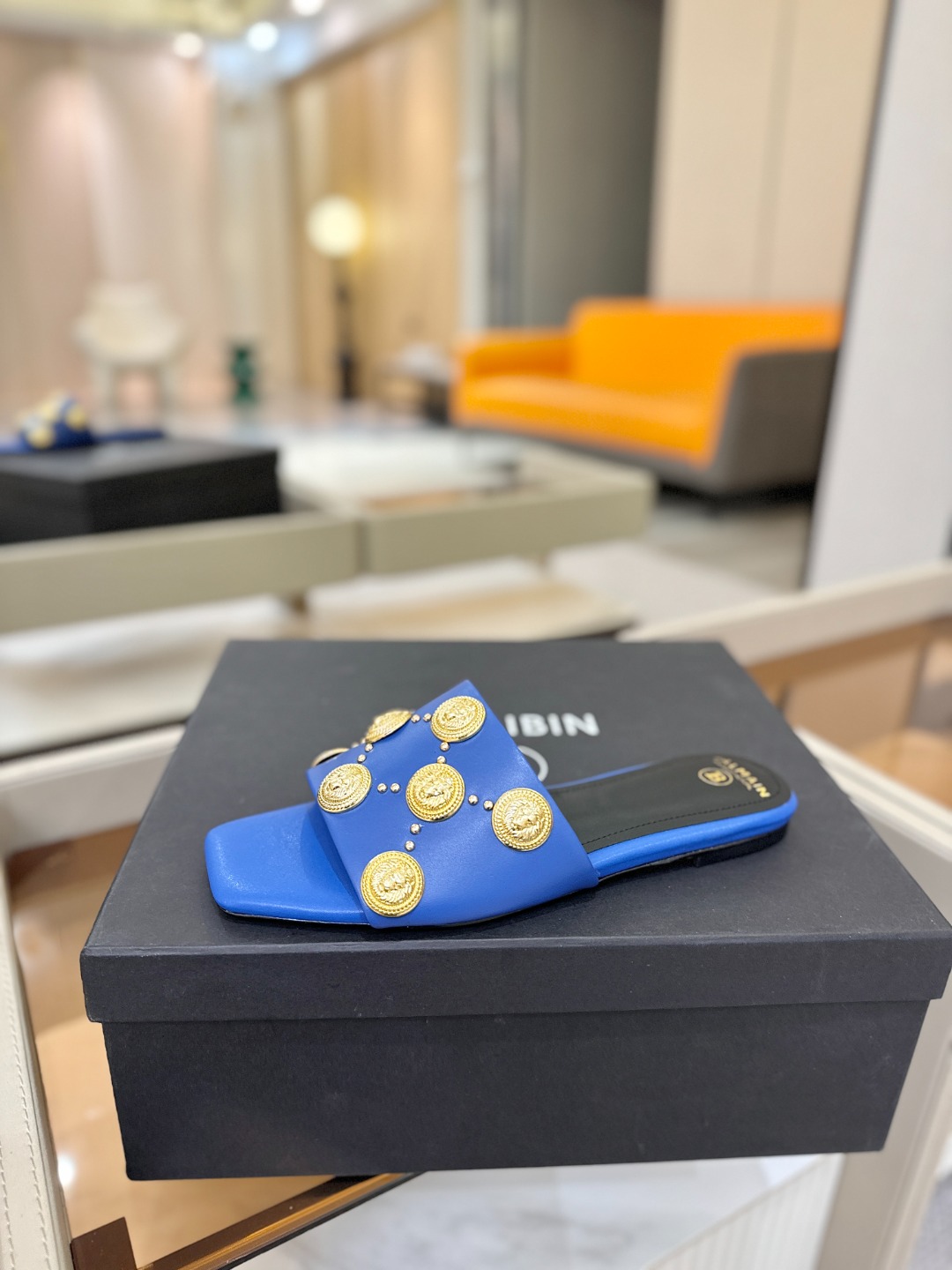 巴尔曼 走秀时装 👄时髦平底拖鞋𝘽𝙖𝙡𝙢𝙖𝙞𝙣巴尔曼 愈发別致出众 赶紧来一双巴尔曼小美鞋率性的𝘽𝙖𝙡𝙢