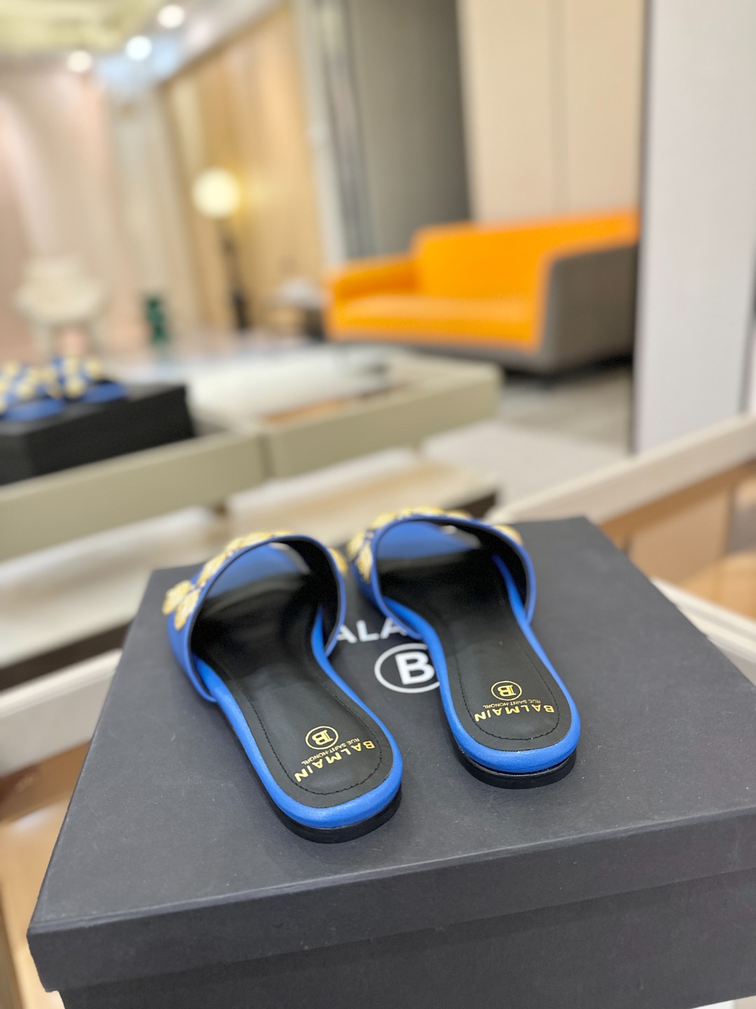 巴尔曼 走秀时装 👄时髦平底拖鞋𝘽𝙖𝙡𝙢𝙖𝙞𝙣巴尔曼 愈发別致出众 赶紧来一双巴尔曼小美鞋率性的𝘽𝙖𝙡𝙢