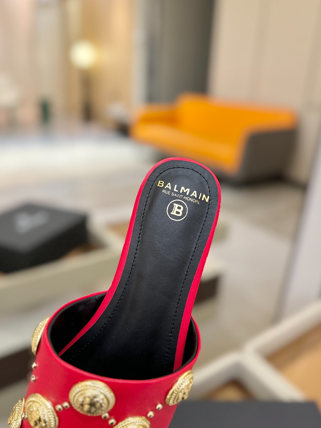 巴尔曼 走秀时装 👄时髦平底拖鞋𝘽𝙖𝙡𝙢𝙖𝙞𝙣巴尔曼 愈发別致出众 赶紧来一双巴尔曼小美鞋率性的𝘽𝙖𝙡𝙢