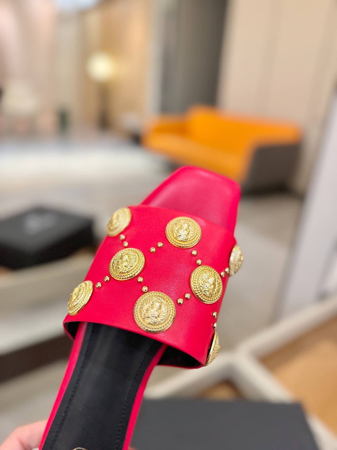 巴尔曼 走秀时装 👄时髦平底拖鞋𝘽𝙖𝙡𝙢𝙖𝙞𝙣巴尔曼 愈发別致出众 赶紧来一双巴尔曼小美鞋率性的𝘽𝙖𝙡𝙢