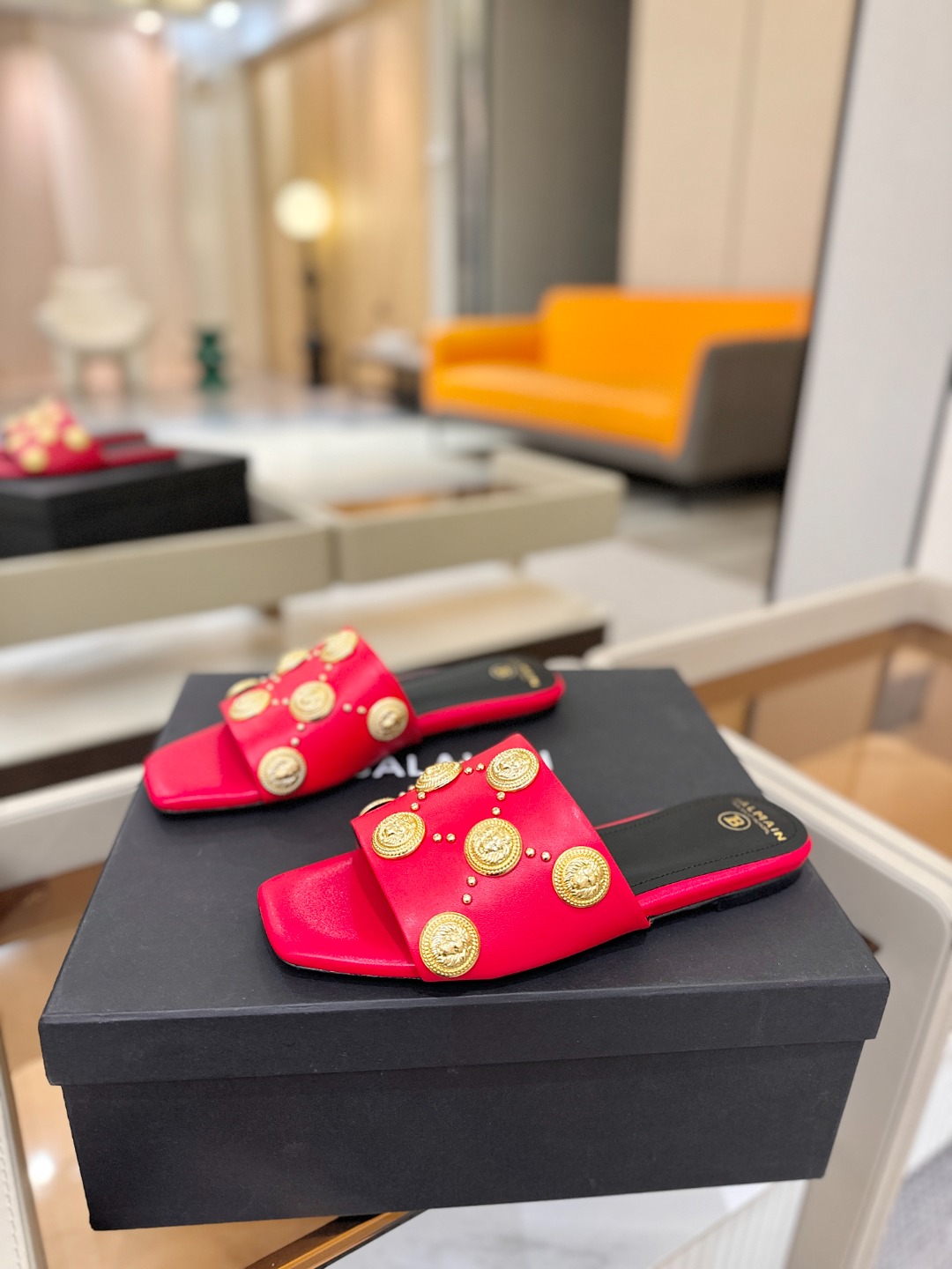 巴尔曼 走秀时装 👄时髦平底拖鞋𝘽𝙖𝙡𝙢𝙖𝙞𝙣巴尔曼 愈发別致出众 赶紧来一双巴尔曼小美鞋率性的𝘽𝙖𝙡𝙢