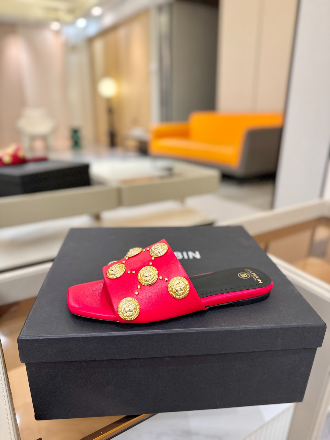 巴尔曼 走秀时装 👄时髦平底拖鞋𝘽𝙖𝙡𝙢𝙖𝙞𝙣巴尔曼 愈发別致出众 赶紧来一双巴尔曼小美鞋率性的𝘽𝙖𝙡𝙢