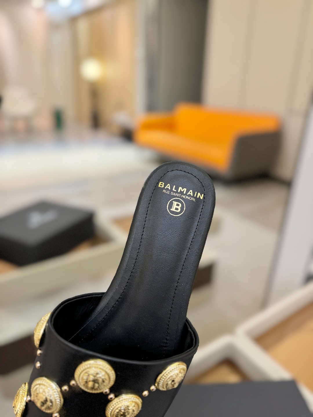 巴尔曼 走秀时装 👄时髦平底拖鞋𝘽𝙖𝙡𝙢𝙖𝙞𝙣巴尔曼 愈发別致出众 赶紧来一双巴尔曼小美鞋率性的𝘽𝙖𝙡𝙢