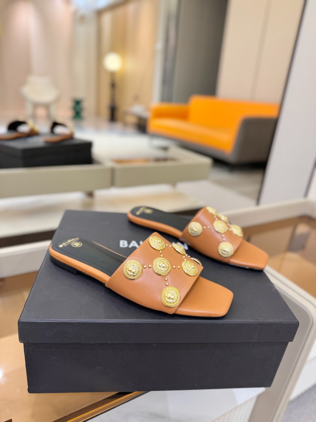 巴尔曼 走秀时装 👄时髦平底拖鞋𝘽𝙖𝙡𝙢𝙖𝙞𝙣巴尔曼 愈发別致出众 赶紧来一双巴尔曼小美鞋率性的𝘽𝙖𝙡𝙢