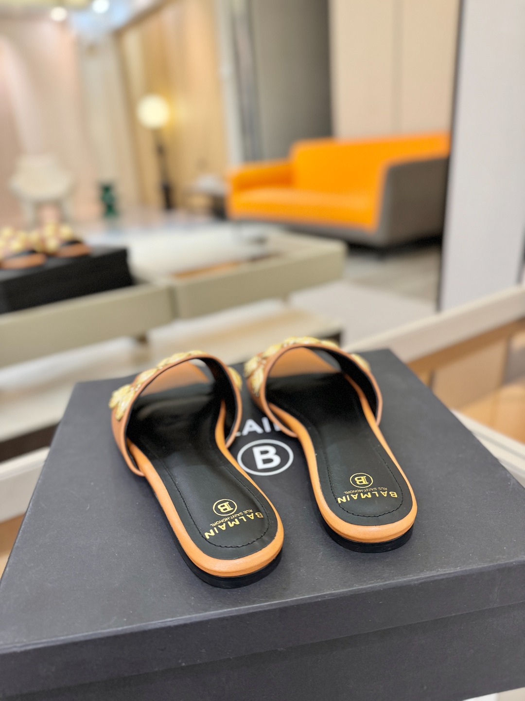 巴尔曼 走秀时装 👄时髦平底拖鞋𝘽𝙖𝙡𝙢𝙖𝙞𝙣巴尔曼 愈发別致出众 赶紧来一双巴尔曼小美鞋率性的𝘽𝙖𝙡𝙢