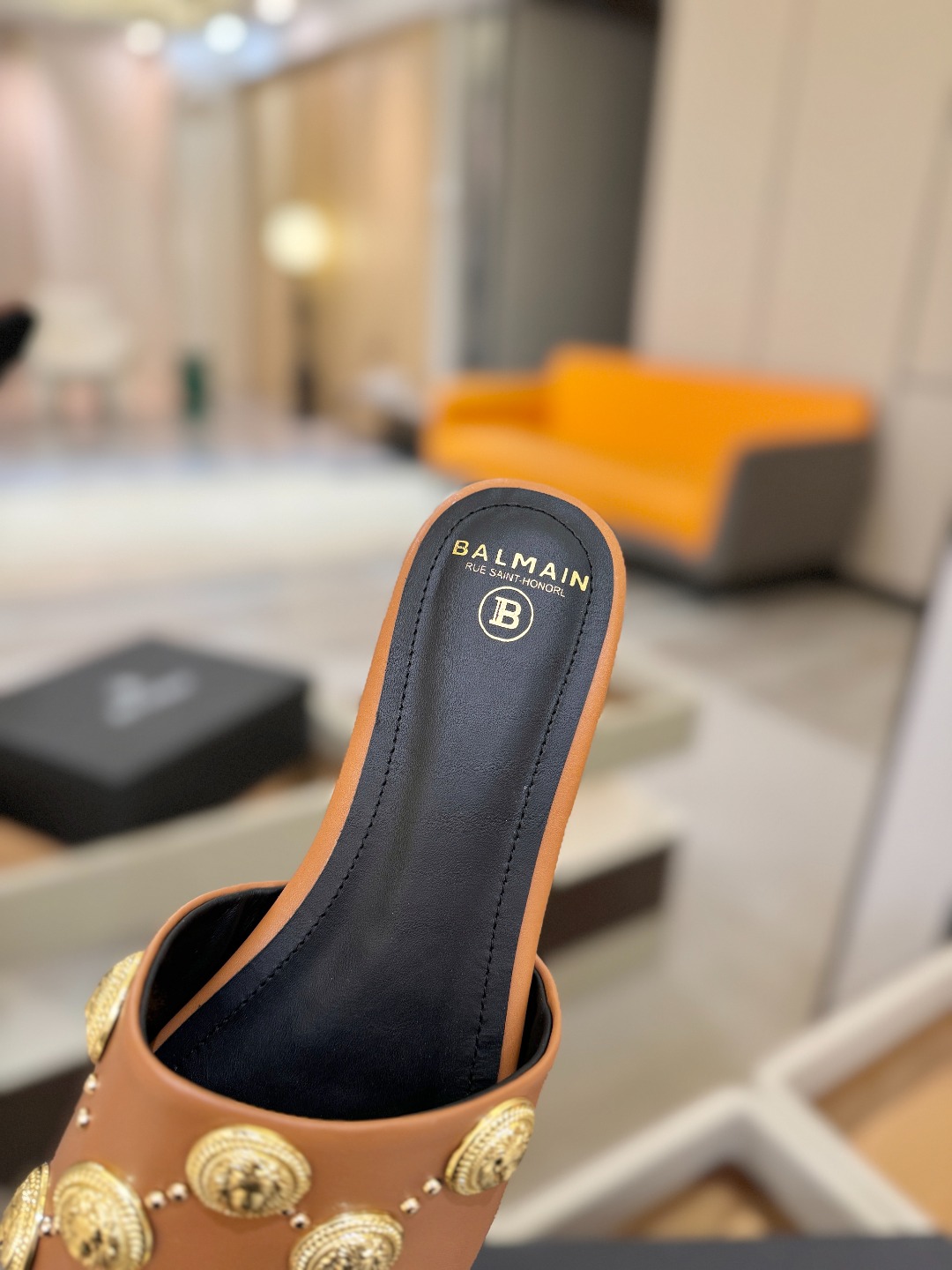 巴尔曼 走秀时装 👄时髦平底拖鞋𝘽𝙖𝙡𝙢𝙖𝙞𝙣巴尔曼 愈发別致出众 赶紧来一双巴尔曼小美鞋率性的𝘽𝙖𝙡𝙢