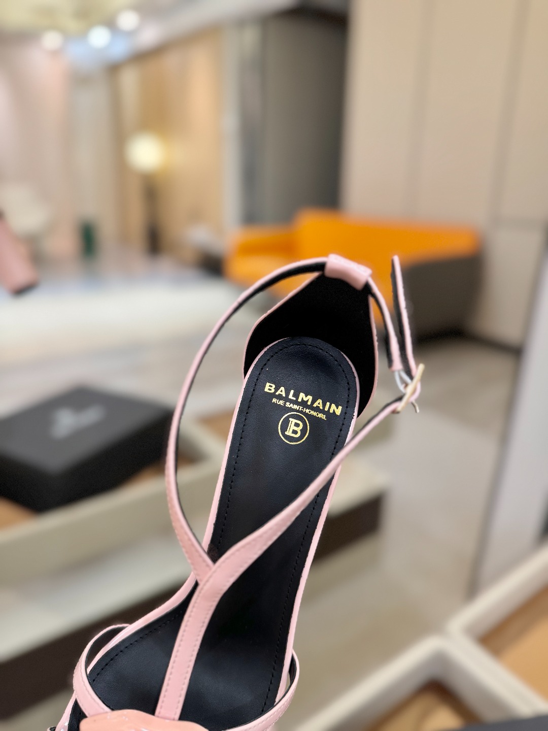 巴尔曼 走秀恨天高水台凉鞋。ʚ😊ɞ 品牌巴尔曼𝘽𝙖𝙡𝙢𝙖𝙞𝙣由法国时装设计师𝙥𝙞𝙚𝙧𝙧𝙚 𝘽𝙖𝙡𝙢𝙖𝙞𝙣