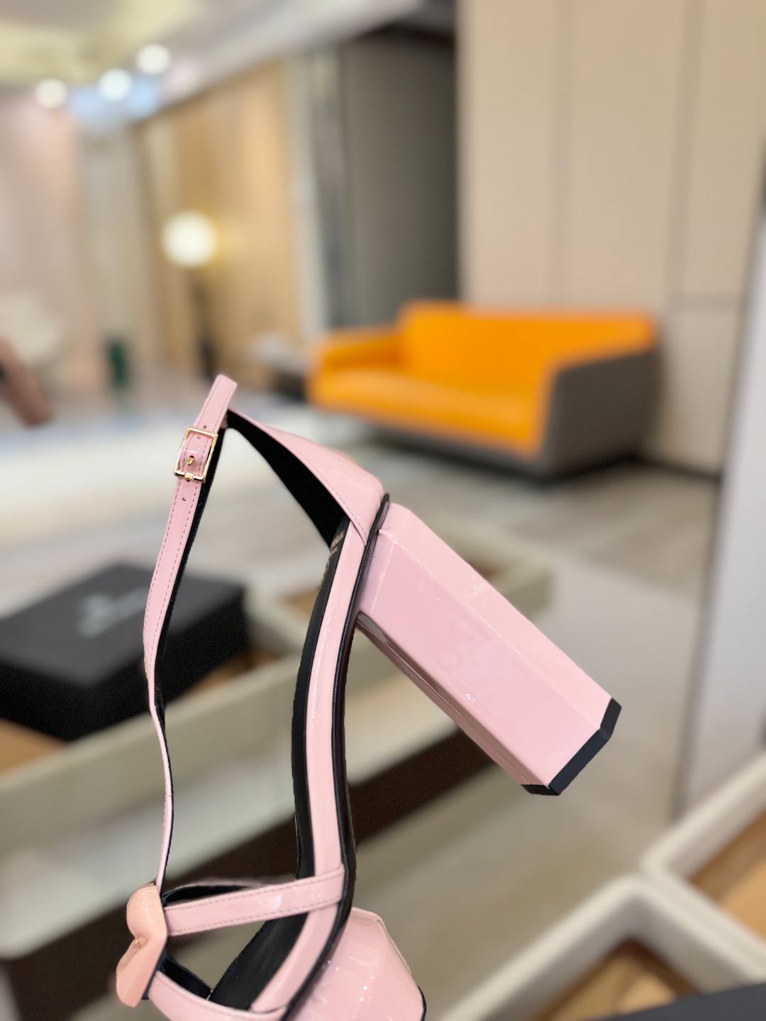 巴尔曼 走秀恨天高水台凉鞋。ʚ😊ɞ 品牌巴尔曼𝘽𝙖𝙡𝙢𝙖𝙞𝙣由法国时装设计师𝙥𝙞𝙚𝙧𝙧𝙚 𝘽𝙖𝙡𝙢𝙖𝙞𝙣