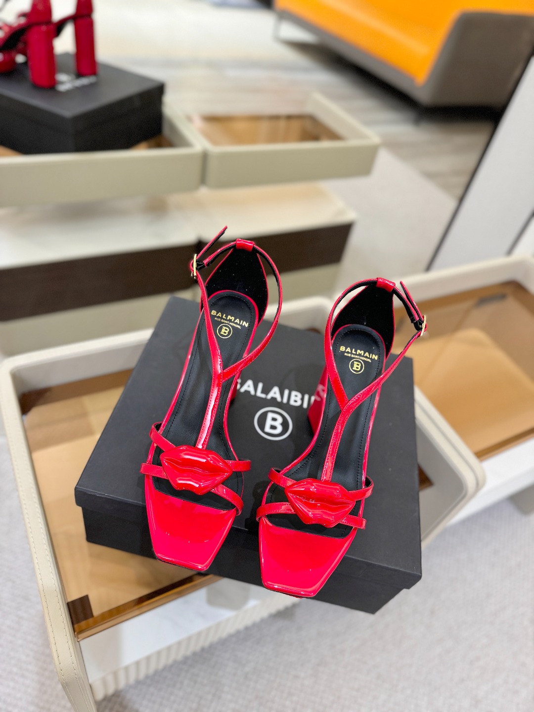 巴尔曼 走秀恨天高水台凉鞋。ʚ😊ɞ 品牌巴尔曼𝘽𝙖𝙡𝙢𝙖𝙞𝙣由法国时装设计师𝙥𝙞𝙚𝙧𝙧𝙚 𝘽𝙖𝙡𝙢𝙖𝙞𝙣
