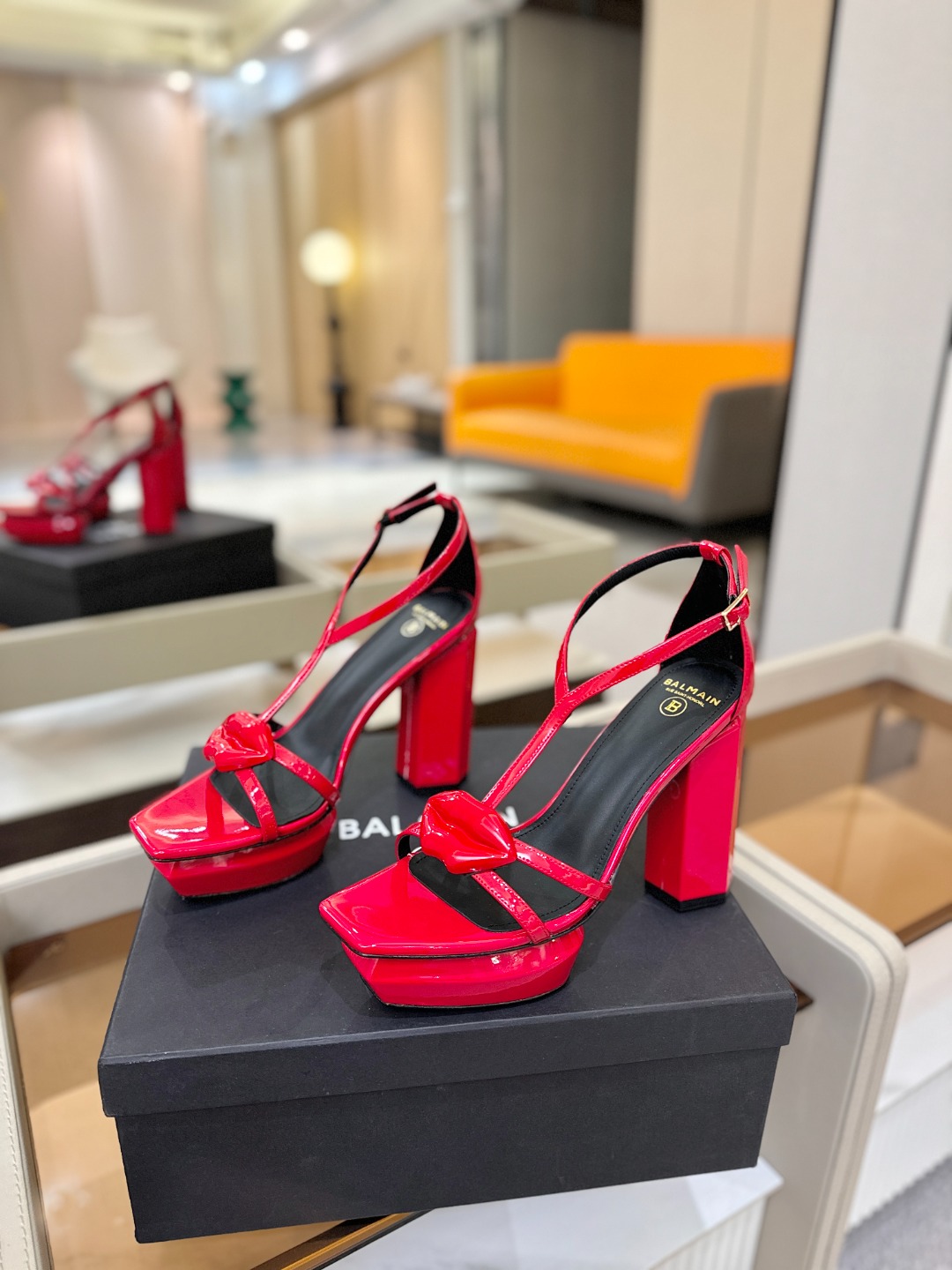 巴尔曼 走秀恨天高水台凉鞋。ʚ😊ɞ 品牌巴尔曼𝘽𝙖𝙡𝙢𝙖𝙞𝙣由法国时装设计师𝙥𝙞𝙚𝙧𝙧𝙚 𝘽𝙖𝙡𝙢𝙖𝙞𝙣