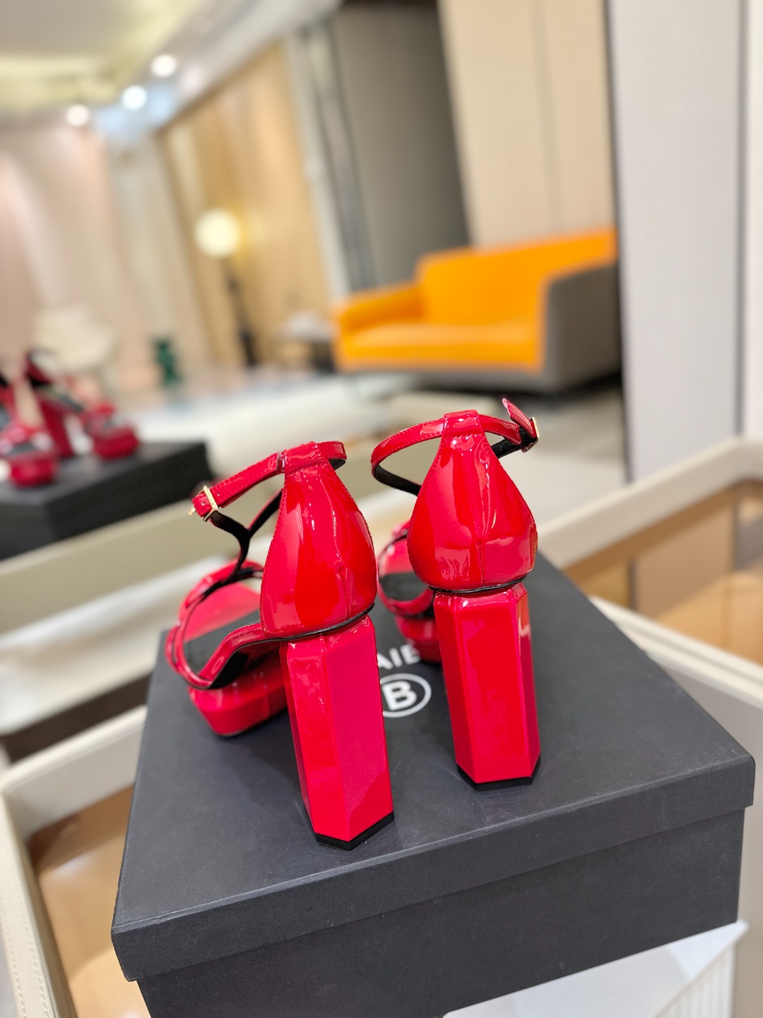 巴尔曼 走秀恨天高水台凉鞋。ʚ😊ɞ 品牌巴尔曼𝘽𝙖𝙡𝙢𝙖𝙞𝙣由法国时装设计师𝙥𝙞𝙚𝙧𝙧𝙚 𝘽𝙖𝙡𝙢𝙖𝙞𝙣