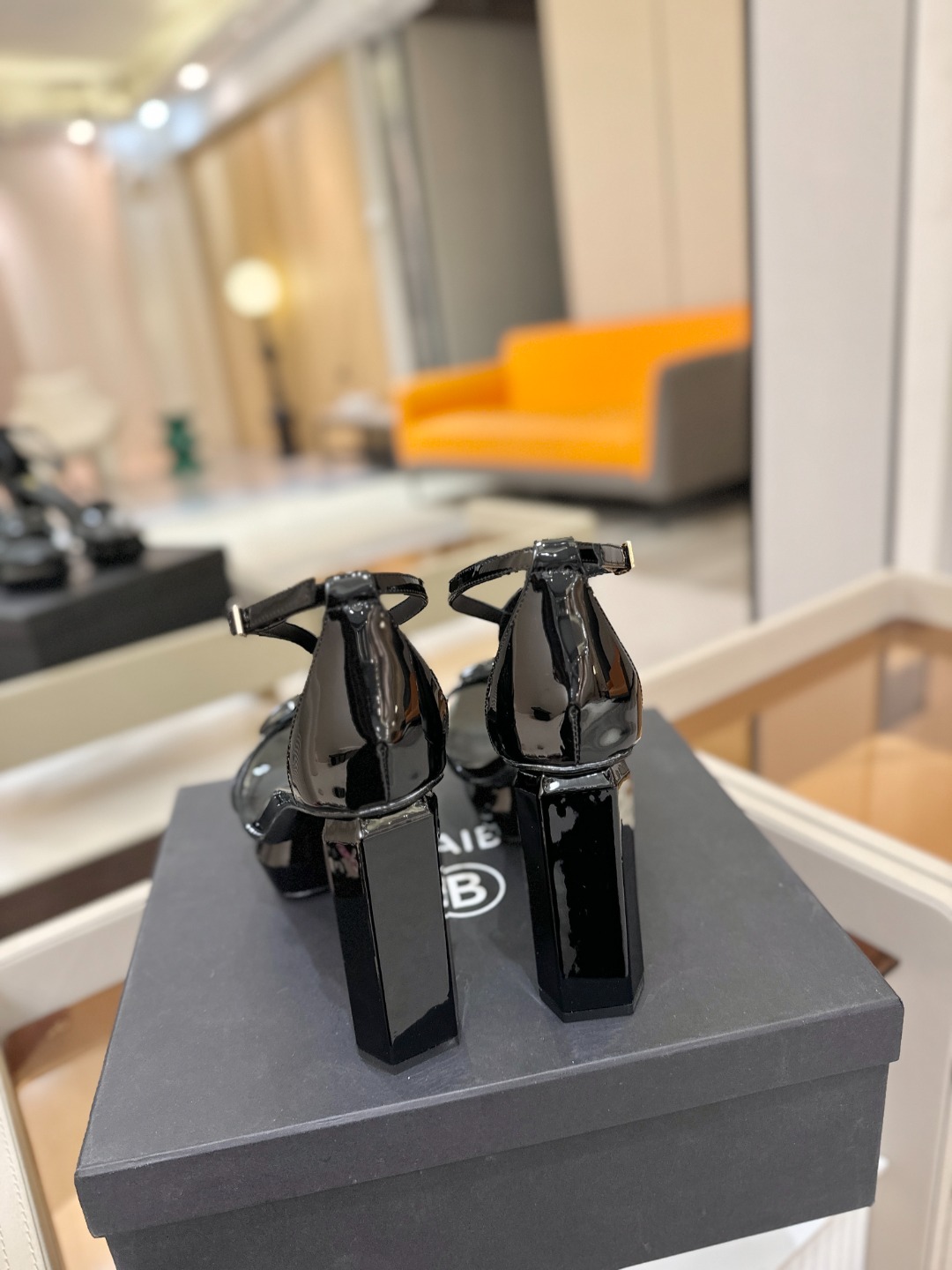 巴尔曼 走秀恨天高水台凉鞋。ʚ😊ɞ 品牌巴尔曼𝘽𝙖𝙡𝙢𝙖𝙞𝙣由法国时装设计师𝙥𝙞𝙚𝙧𝙧𝙚 𝘽𝙖𝙡𝙢𝙖𝙞𝙣