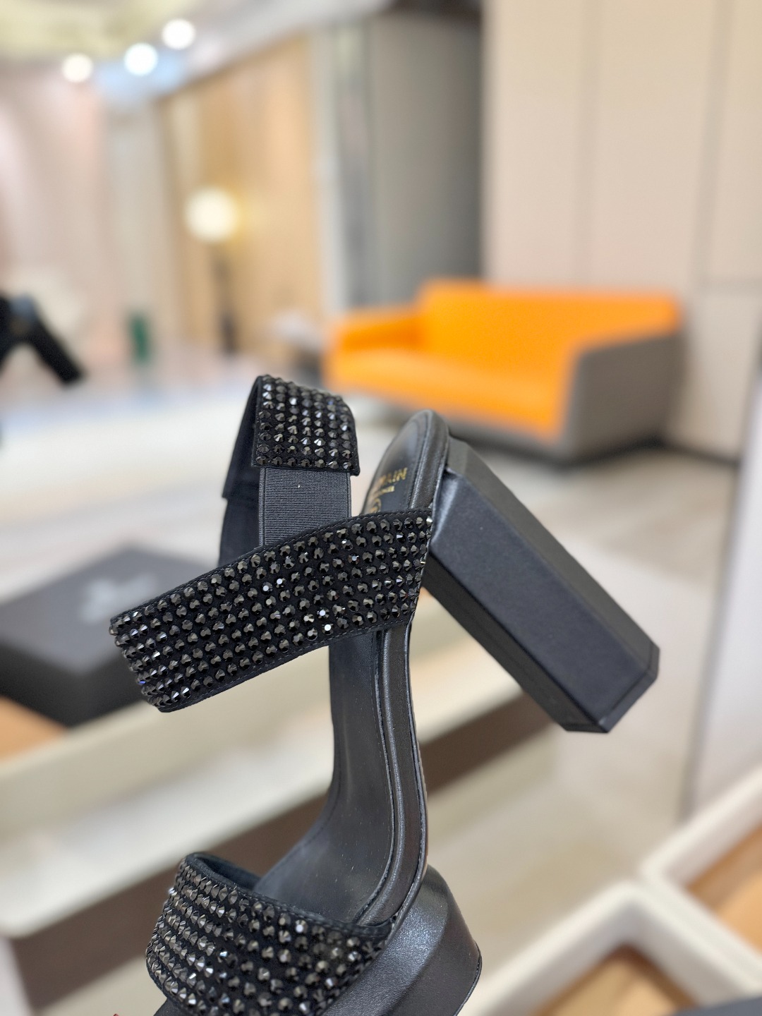 巴尔曼 走秀恨天高水台凉鞋。ʚ😊ɞ 品牌巴尔曼𝘽𝙖𝙡𝙢𝙖𝙞𝙣由法国时装设计师𝙥𝙞𝙚𝙧𝙧𝙚 𝘽𝙖𝙡𝙢𝙖𝙞𝙣