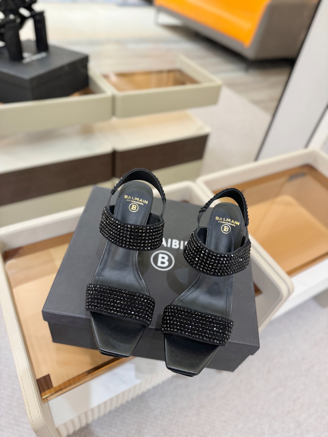 巴尔曼 走秀恨天高水台凉鞋。ʚ😊ɞ 品牌巴尔曼𝘽𝙖𝙡𝙢𝙖𝙞𝙣由法国时装设计师𝙥𝙞𝙚𝙧𝙧𝙚 𝘽𝙖𝙡𝙢𝙖𝙞𝙣