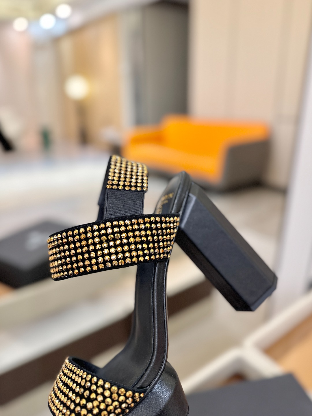 巴尔曼 走秀恨天高水台凉鞋。ʚ😊ɞ 品牌巴尔曼𝘽𝙖𝙡𝙢𝙖𝙞𝙣由法国时装设计师𝙥𝙞𝙚𝙧𝙧𝙚 𝘽𝙖𝙡𝙢𝙖𝙞𝙣