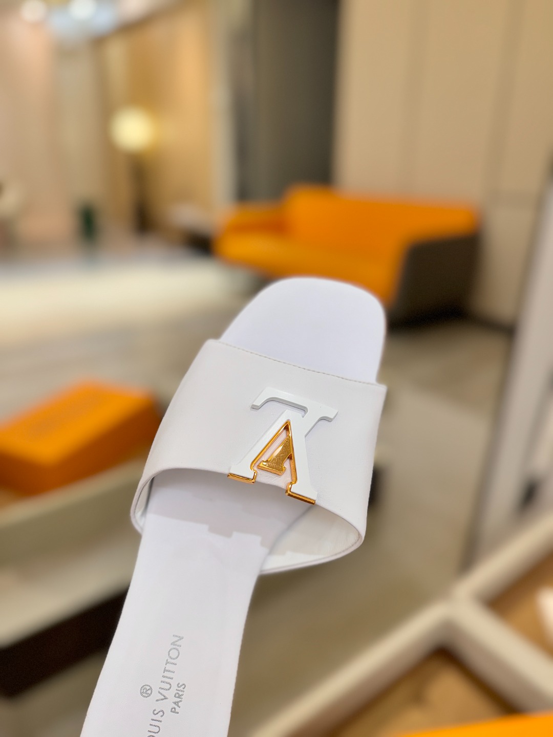 L✔️家 春夏款专柜走秀官网系列、同步更新、完美楦型+大V扣电镀两层设计、再现经典、工艺及其复杂、走路不