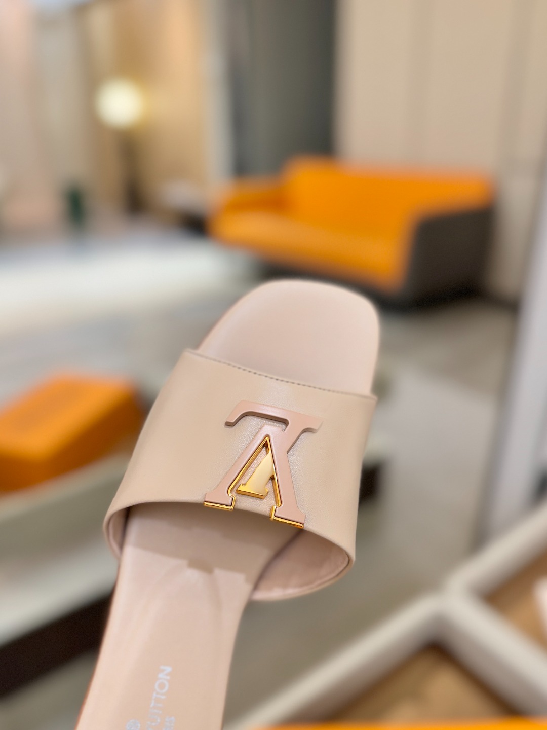 L✔️家 春夏款专柜走秀官网系列、同步更新、完美楦型+大V扣电镀两层设计、再现经典、工艺及其复杂、走路不