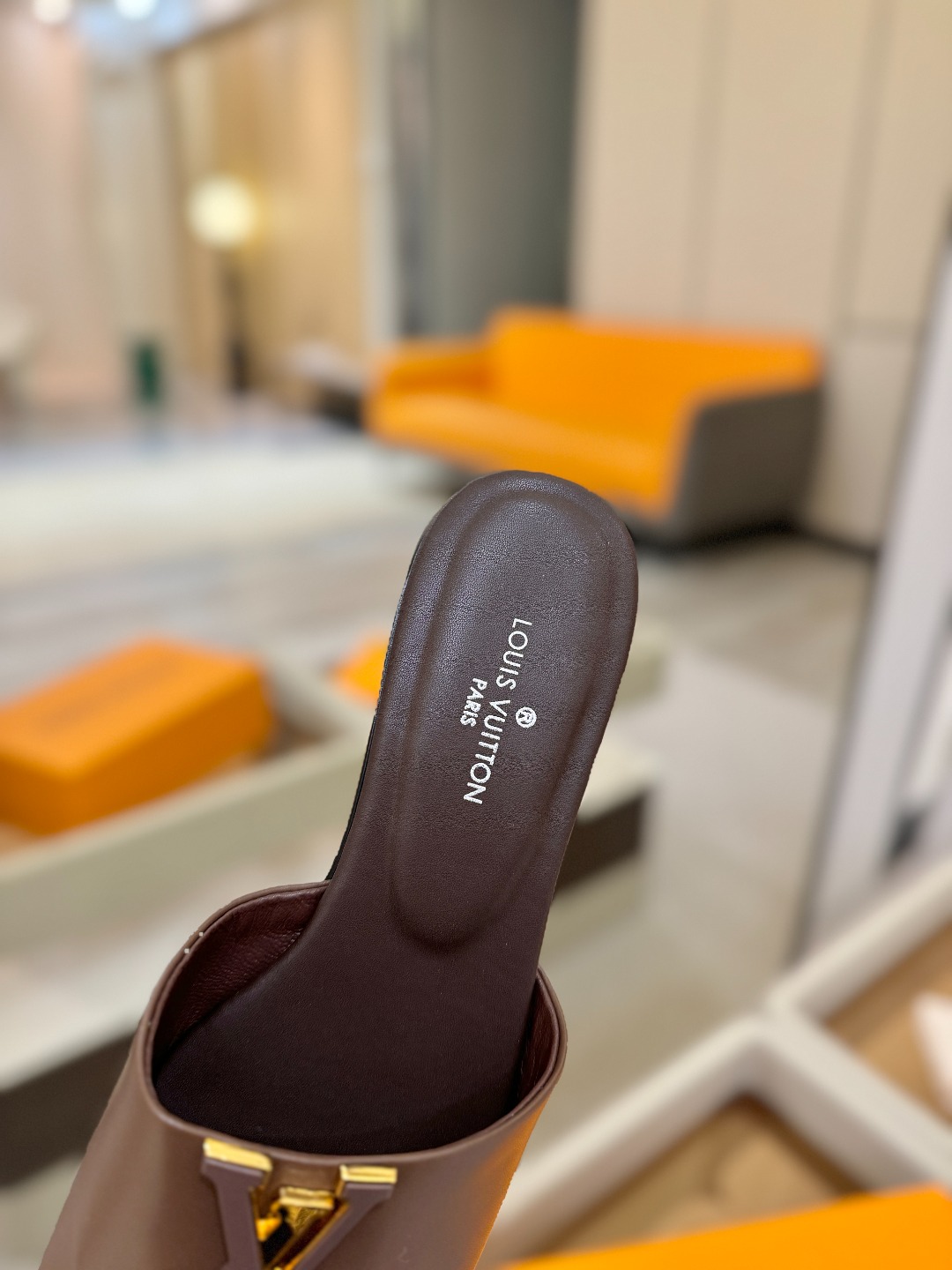 L✔️家 春夏款专柜走秀官网系列、同步更新、完美楦型+大V扣电镀两层设计、再现经典、工艺及其复杂、走路不